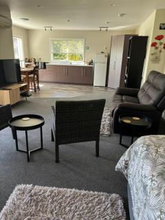 Private Guest Suite - 8