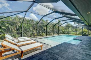 Family Oasis! Heated Salt Water Pool -Recently Renovated-Central Location-Great Amenities-Free Bikes! - Cape Coral - 1