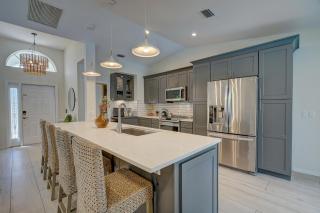 Family Oasis! Heated Salt Water Pool -Recently Renovated-Central Location-Great Amenities-Free Bikes! - Cape Coral - 5