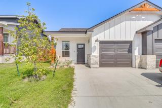 Newly Built Home Close to Parks and Dining! - 8