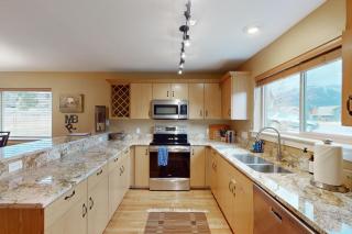 Mountain Meadow Retreat - 4