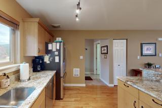 Mountain Meadow Retreat - Big Sky - 2