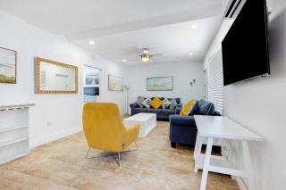 ULTRA chic apartment steps from the beach - Hollywood - 0