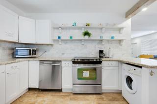 ULTRA chic apartment steps from the beach - Hollywood - 2