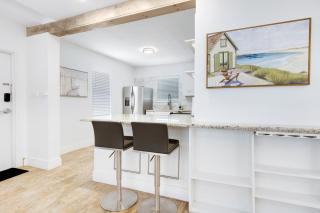 ULTRA chic apartment steps from the beach - Hollywood - 3