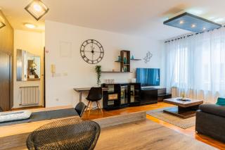 Flexible SelfCheckIns 115 - Zagreb - Bedroom - Loggia - Zagreb - 9