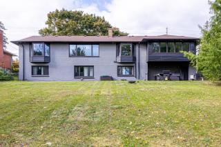 5 Bedroom Luxury Retreat with Hot Tub and Sauna - London - 9