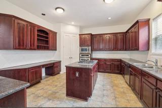 3BR 3Ba Home l Spacious l Walkable l Washington Ave - 1