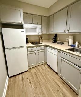 Cozy Aksarben Living-close to I-80 & WFH desk - Omaha - 8