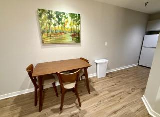 Cozy Aksarben Living-close to I-80 & WFH desk - Omaha - 7