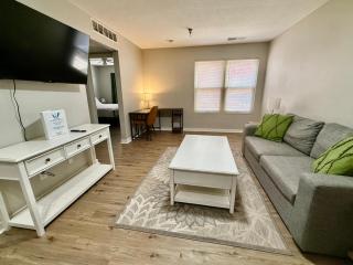 Cozy Aksarben Living-close to I-80 & WFH desk - Omaha - 6