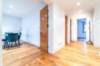 Lovely 2 Bedroom by the Docks - 3