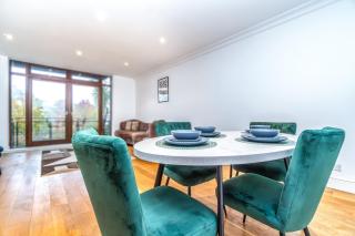 Lovely 2 Bedroom by the Docks - 0