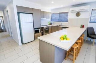 Dolphin Court - 4 BR Apartment with Pool - Agnes Water - 7