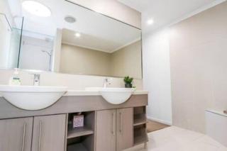 Dolphin Court - 4 BR Apartment with Pool - Agnes Water - 5