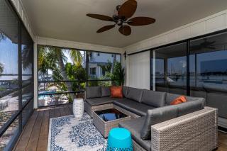 180° Bay Views, Newly Remodeled, Walk to Beach - Fort Myers Beach - 0