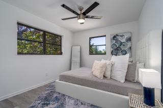 180° Bay Views, Newly Remodeled, Walk to Beach - Fort Myers Beach - 9