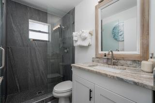 180° Bay Views, Newly Remodeled, Walk to Beach - Fort Myers Beach - 6