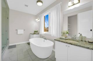 Executive Modern & Spacious 4 Bedrooms House - Oakville - 9