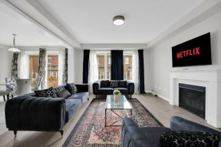 Executive Modern & Spacious 4 Bedrooms House - Oakville - 3