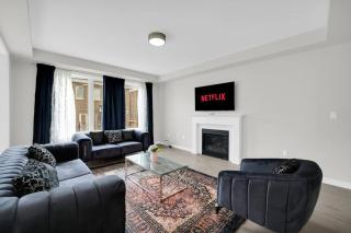 Executive Modern & Spacious 4 Bedrooms House - Oakville - 1