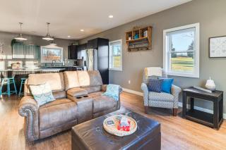 Lakefront Gem Grills and Fire Pit in Dent - Dent - 8