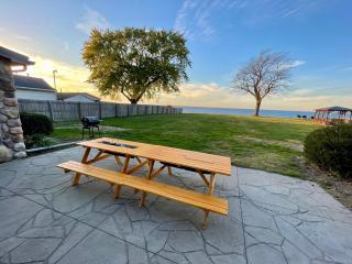 Lake Erie waterfront home with classic game arcade - North East - 6
