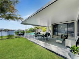 Spacious Family & Pet-friendly Home on the Canal - Banksia Beach - 8