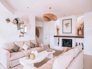 Beautiful holiday home with cinema hall - San Antonio - 1