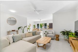 Cedar Villa - Poolside Stunner by the Beach - Palm Cove - 9