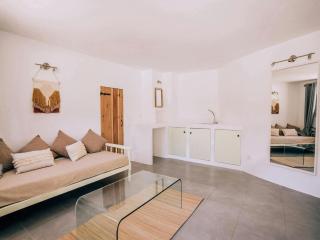 Beautiful holiday home with cinema hall - San Antonio - 2