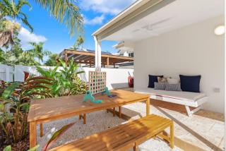 Cedar Villa - Poolside Stunner by the Beach - Palm Cove - 6