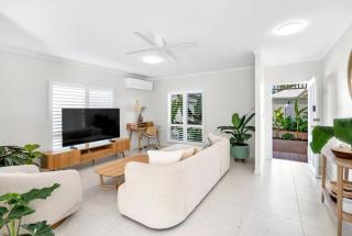 Cedar Villa - Poolside Stunner by the Beach - Palm Cove - 5