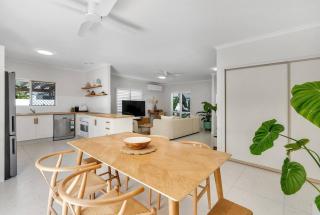 Cedar Villa - Poolside Stunner by the Beach - Palm Cove - 2
