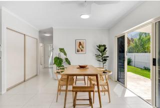 Cedar Villa - Poolside Stunner by the Beach - Palm Cove - 1