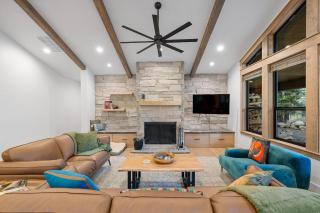 New! Spring Mtn Paradise - Pet friendly, single level w/hot tub and clubhouse access - McCall - 0
