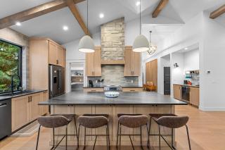 New! Spring Mtn Paradise - Pet friendly, single level w/hot tub and clubhouse access - McCall - 8