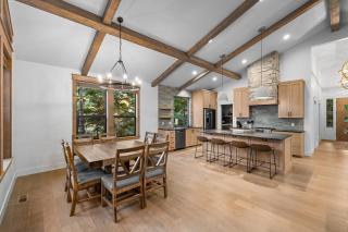 New! Spring Mtn Paradise - Pet friendly, single level w/hot tub and clubhouse access - McCall - 4