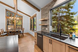 New! Spring Mtn Paradise - Pet friendly, single level w/hot tub and clubhouse access - McCall - 3