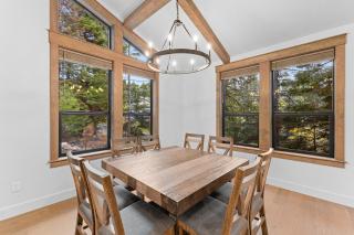 New! Spring Mtn Paradise - Pet friendly, single level w/hot tub and clubhouse access - McCall - 2