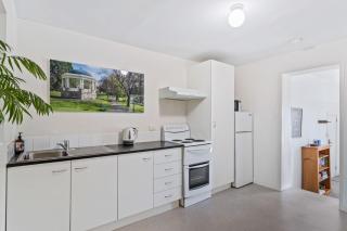 Sir Tom inner city living with off street parking - Hobart - 3