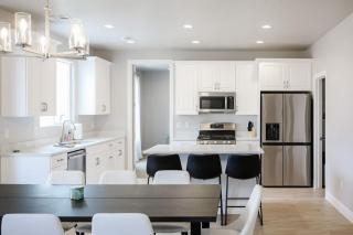 Private Hot Tub Close to i15 w Game Room - Washington - 3