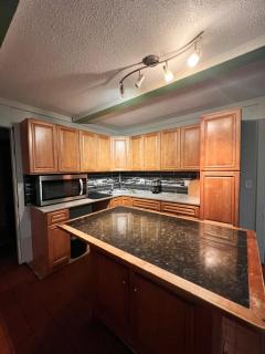 Holyoke House Oasis - Fast Wifi, Spacious, Quiet Neighborhood - Holyoke - 0