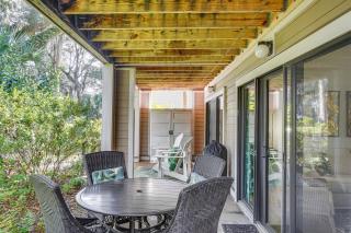 Luxe Tropical Resort Escape - Beaches Nearby! - 8