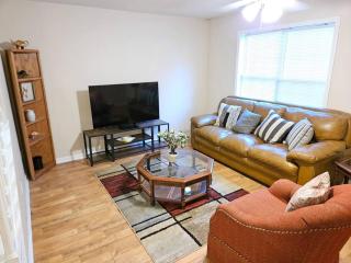 Spacious Townhome - Raleigh - 0