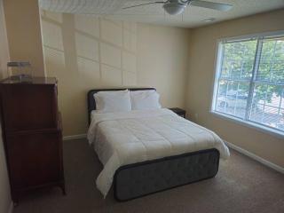 Spacious Townhome - Raleigh - 8