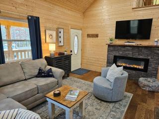 Sugar Bear Cabin with boat parking 5 mins to State Park & golf - Burkesville - 1