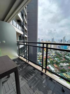 Studio in Makati - Fast WiFi, Big Balcony, Pool and Gym Access - Manila - 2