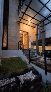 Casa Como Ciumbuleuit - spacious 3 Beds Townhouse - Bandung - 9