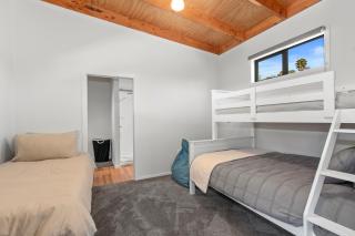 Waitorupai Retreat 2 - Sandy Bay Holiday Home - Whangarei - 2